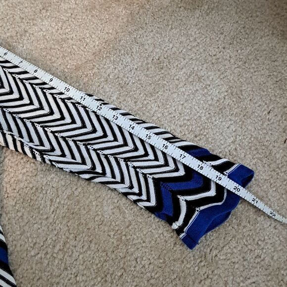 Chico’s Cardigan Top Black White Blue Chevron Lightweight Med Zig Zag Hem Stripe - Picture 10 of 11